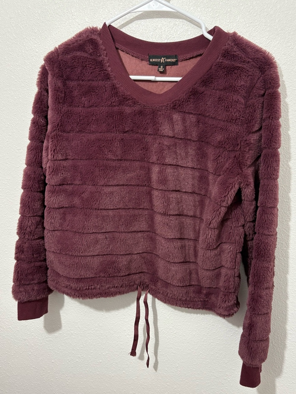 Almost Famous Plush Faux fur Sweatshirt Cropped Length Soft Size Small Mauve